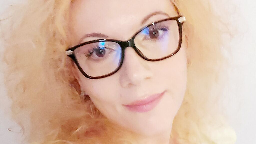 Watch ScarlettJourney live on cam on LiveJasmin
