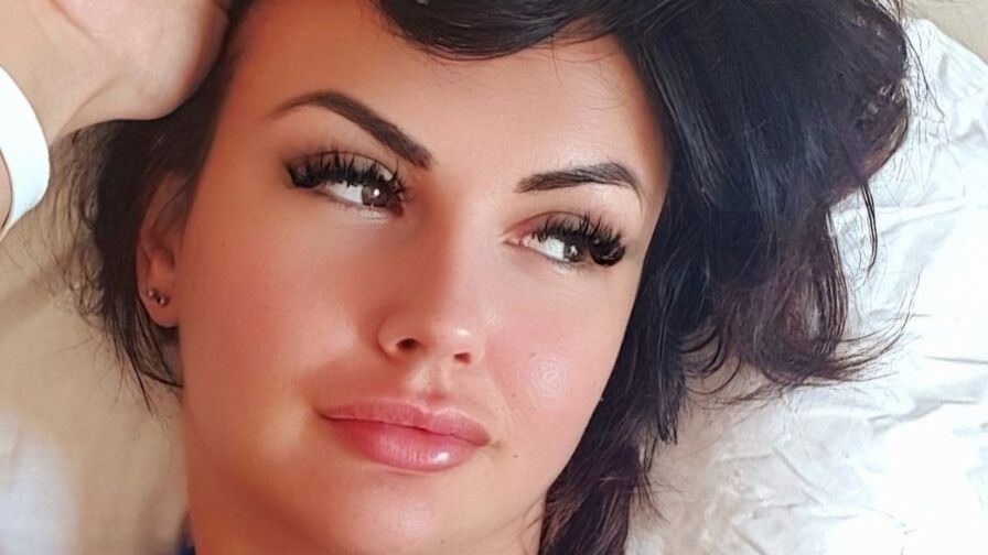 Watch DarkroseMamba live on Sex Girls Blend