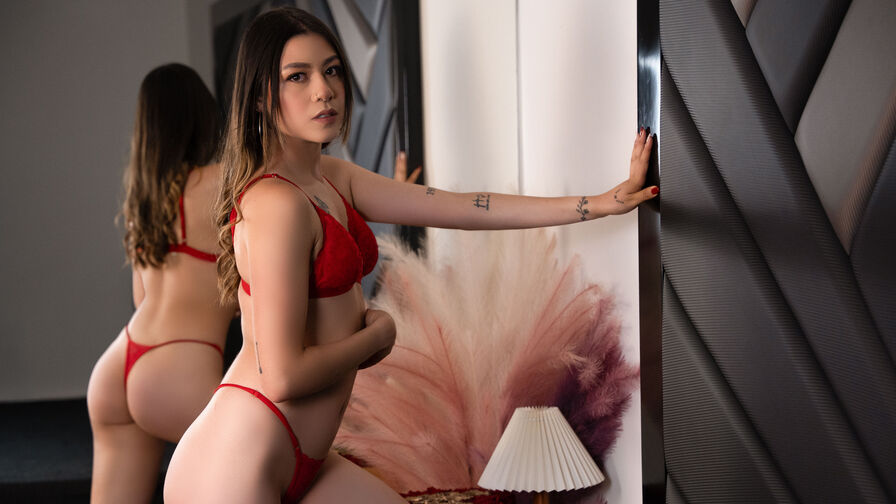 Watch SaraMilovich live on Sex Zoom