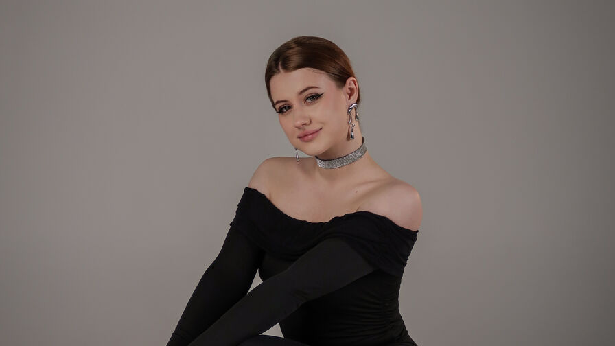 Watch JeilaTowns live on Fleur Mature