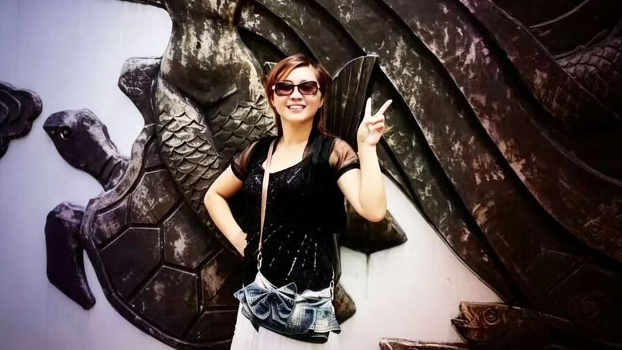 View AuraraFeng Naked Private