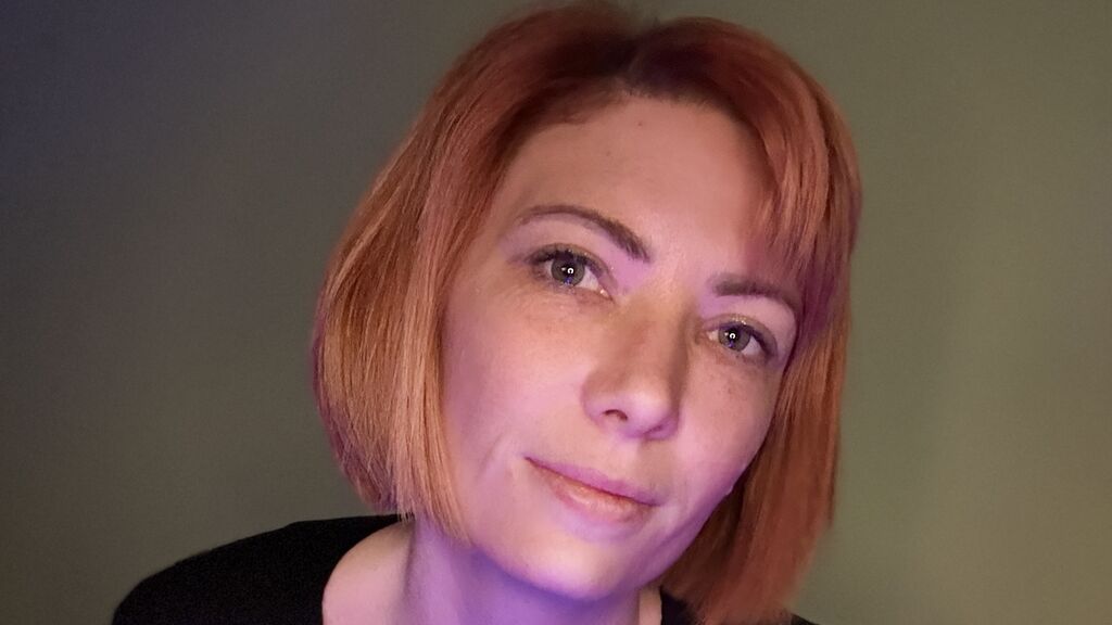 HunniBunni live cam model at LiveJasmin