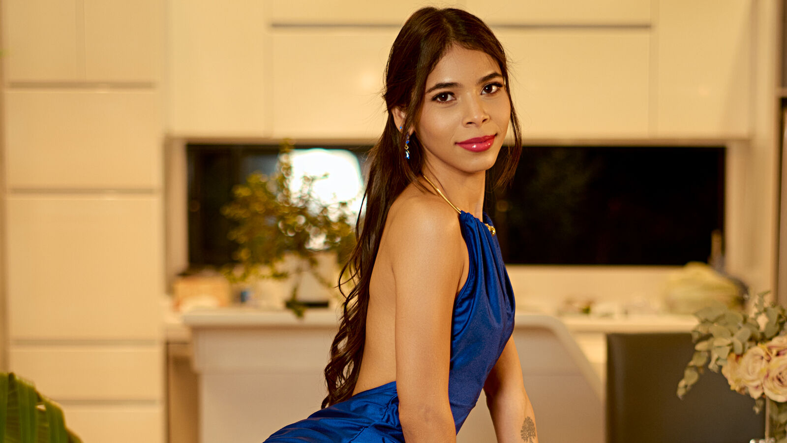 MiaThom erotic portrait