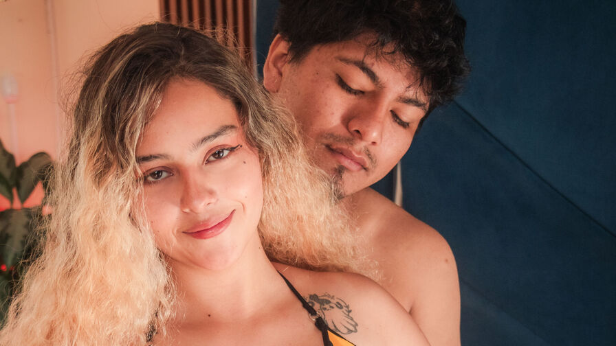 Watch AshelyandJacobo live on Fleur Mature
