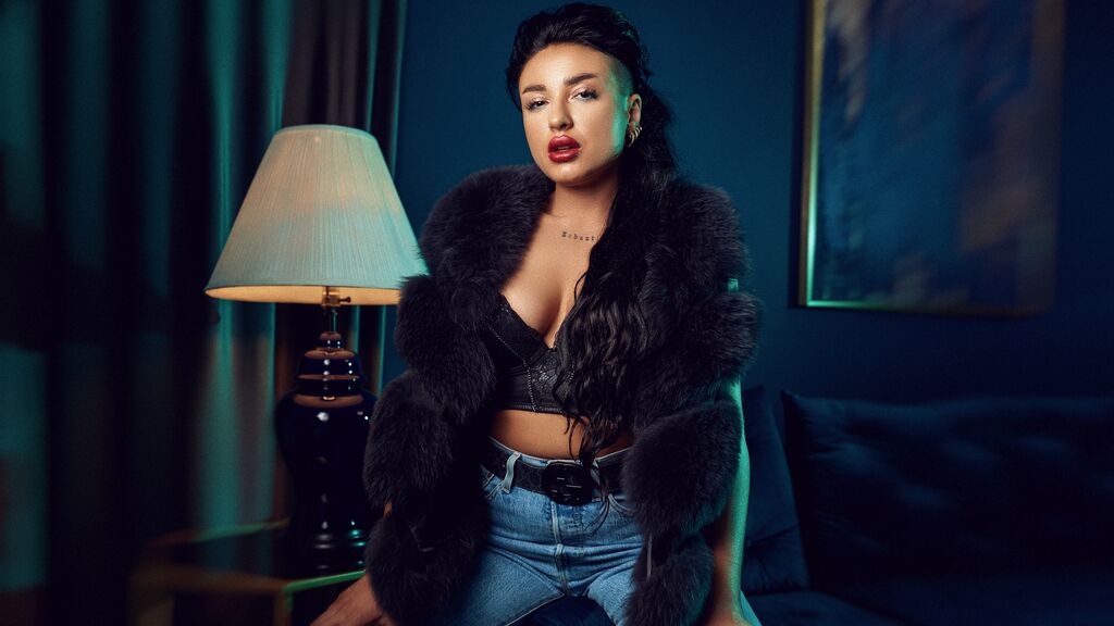 Watch OksanaBloom live on cam at LiveJasmin