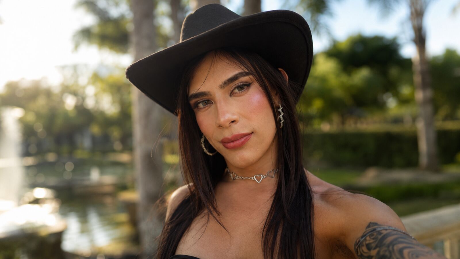 AndreaHolbrook glamour portrait
