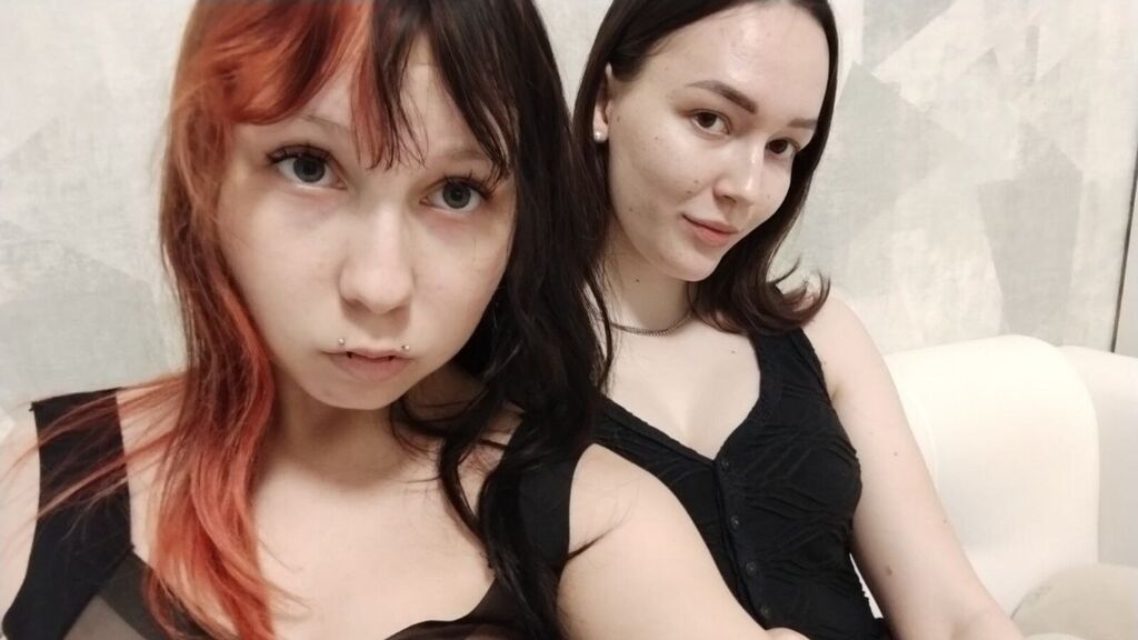 GemmaAndGlenna live cam model at LiveJasmin