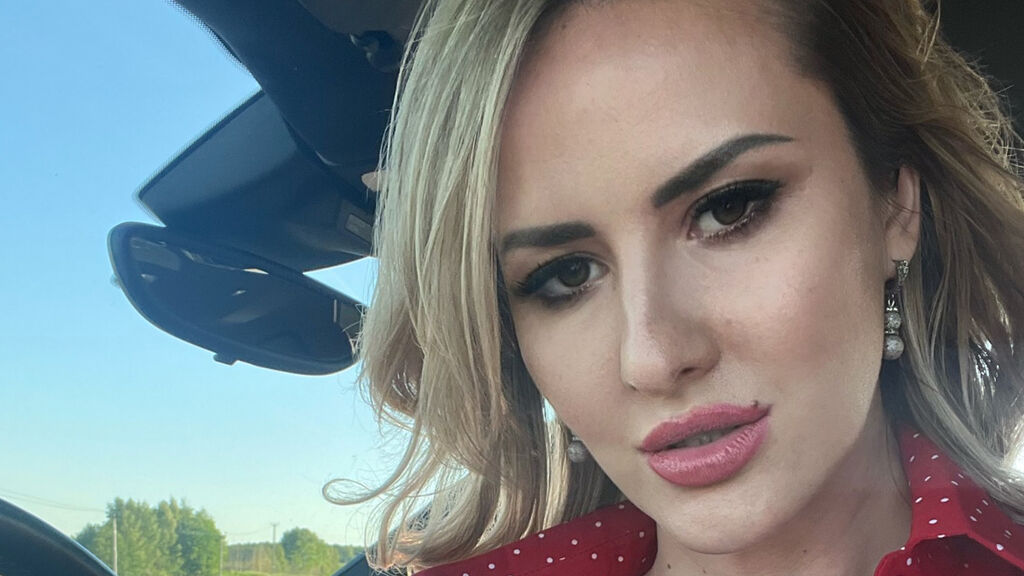 Watch LanaShock live on cam on LiveJasmin