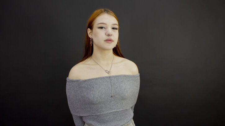 JulieVail live webcam show