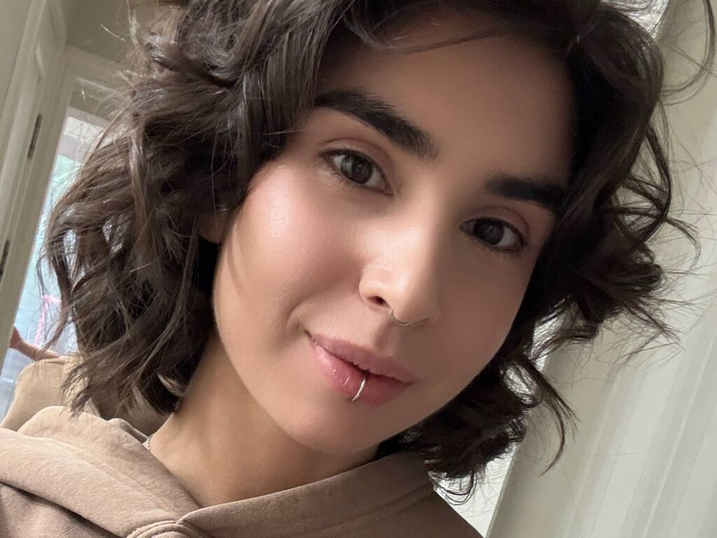 LillianKnight webcam model