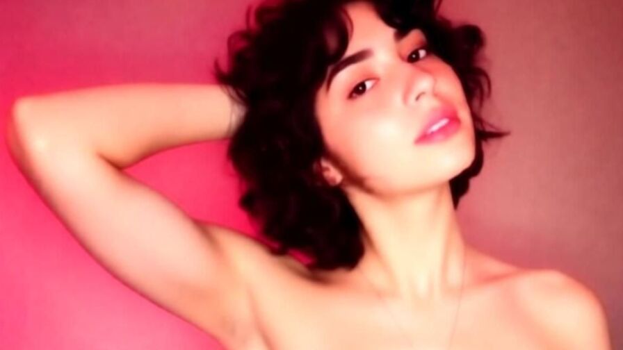 Watch LillianKnight live on shemalefreeporn.net