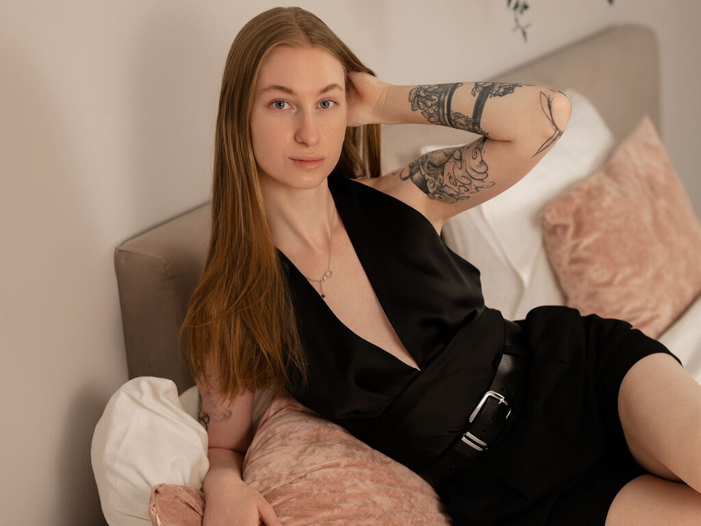 AuroraLean live cam performer profile