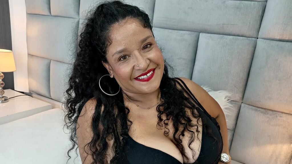 RaquelMoreti cover
