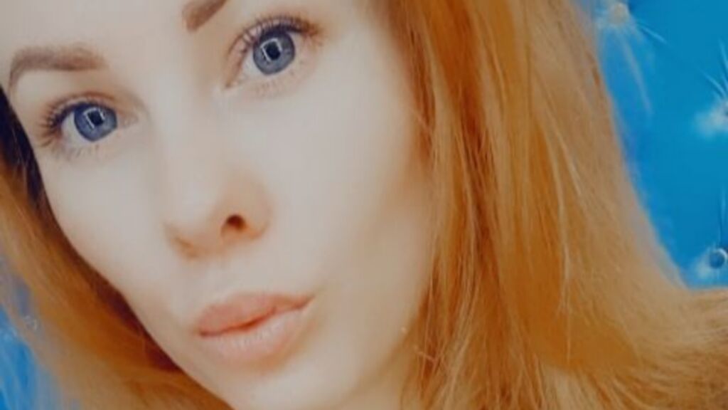 ElliWilly live cam model at LiveJasmin