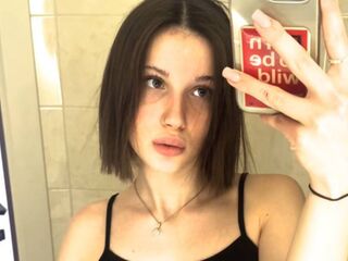 AsaCrystal's live cam