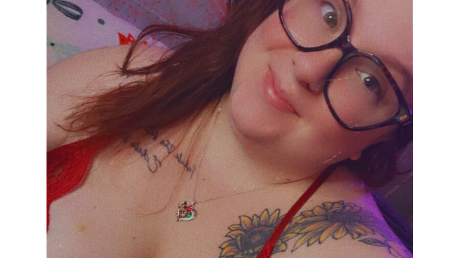 Watch BelleRyan live on shemalefreeporn.net