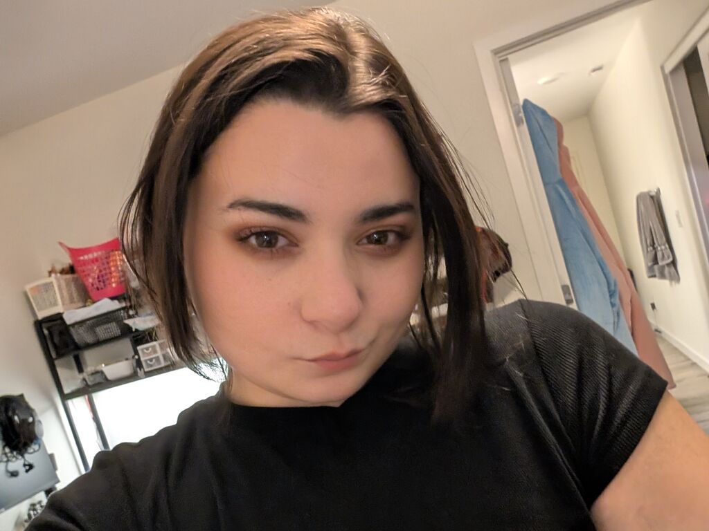 Sasha Maroon Picture