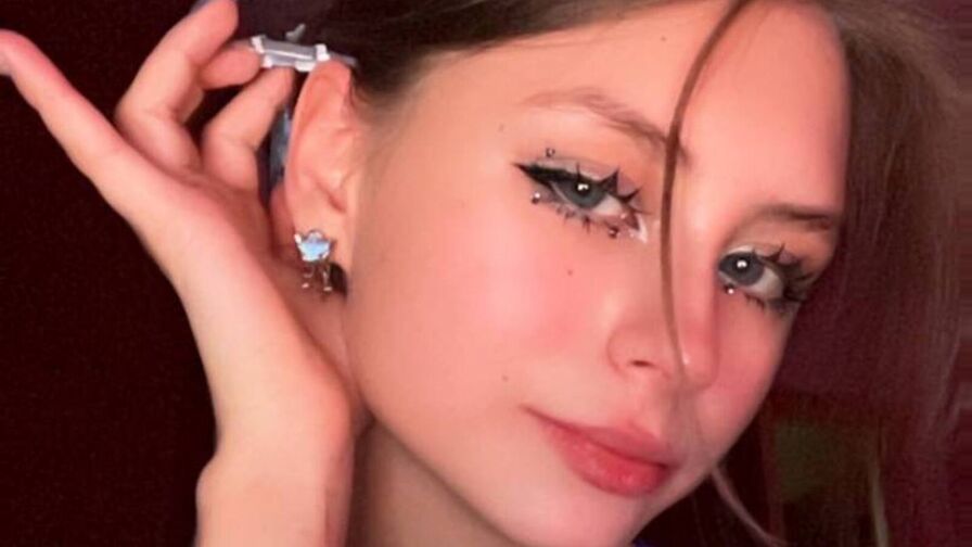 Watch WaiSchoebel live on Sex Zoom