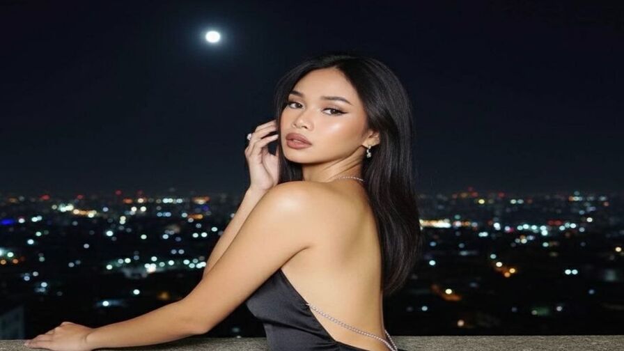 Watch SeleneOganda live on Sex Zoom