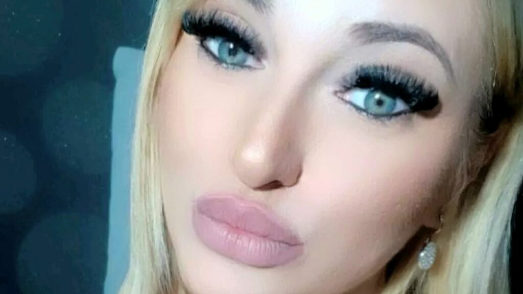JuliaTenesse live cam model at LiveJasmin