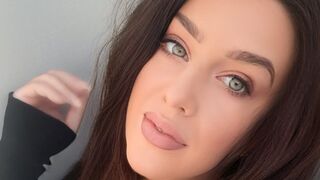 MoniqueJanssen related LiveJasmin free chat profile