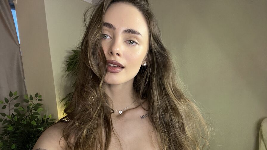 Watch SaraLinton live on Sex Zoom