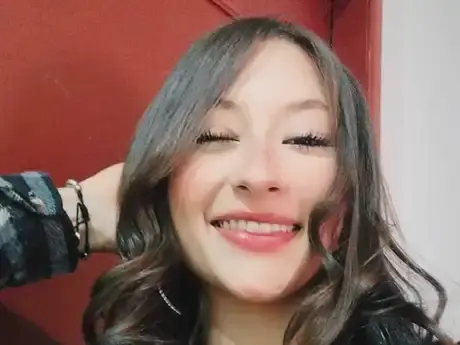 Chat with AngelineRusso