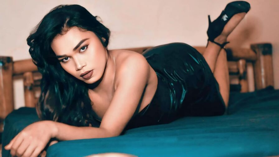 Watch SofiaLust live on Hotmaturetubes