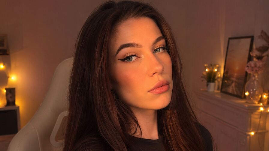 Watch EllieBamber live on Sex Girls Blend