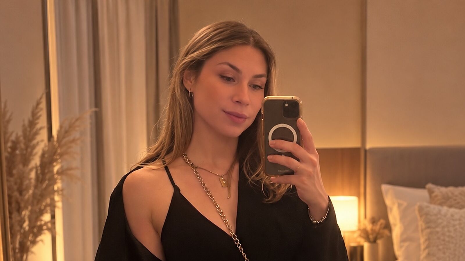 AliceJuney erotic portrait