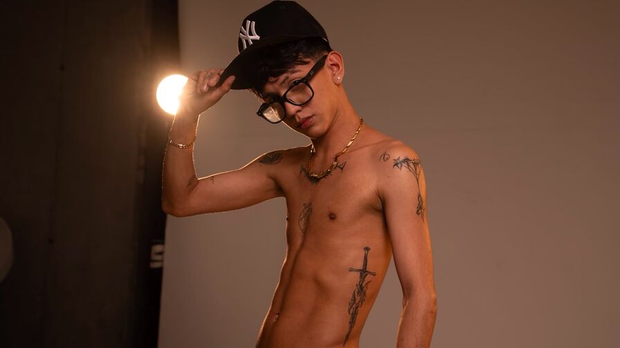 Watch MarcusHadders live on Live Cam Index