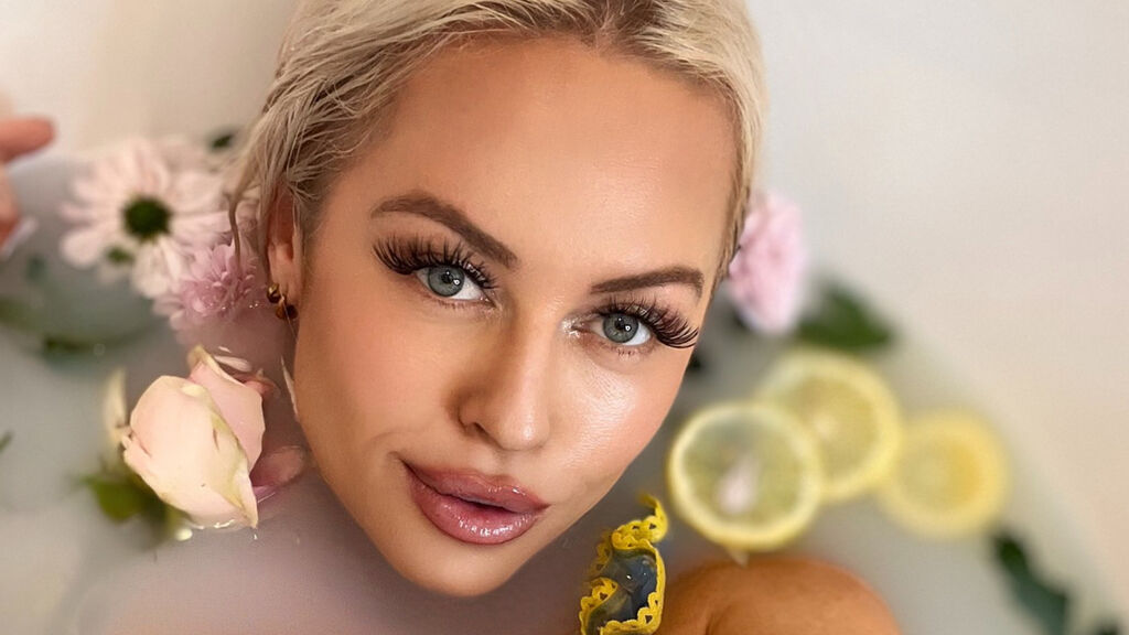 IsabellaSaturn cover