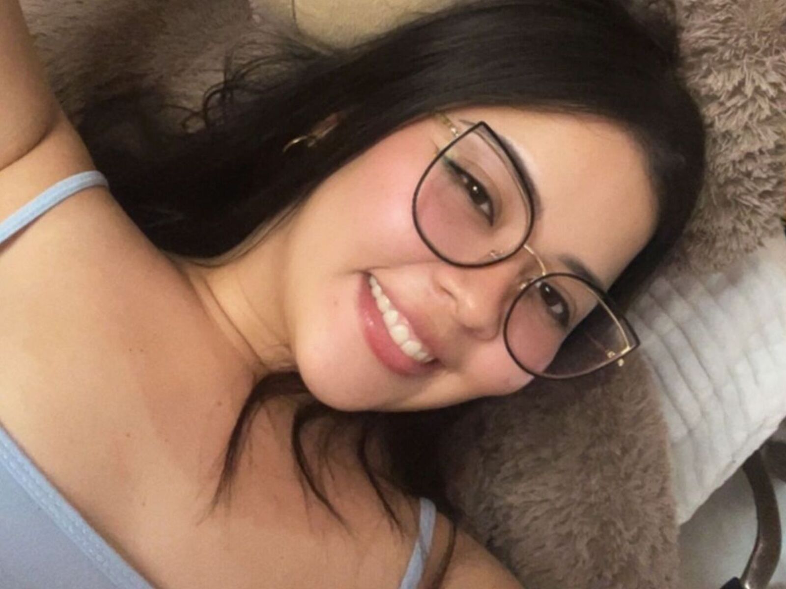 Live cam for CamilaLauper