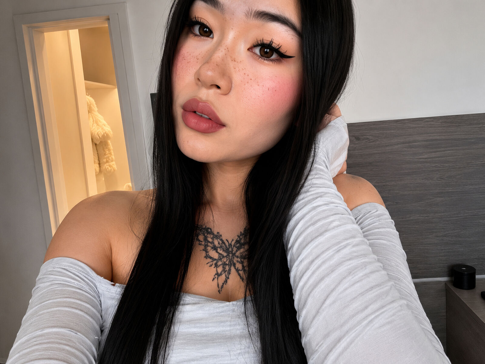 Live cam for MiraTanaka