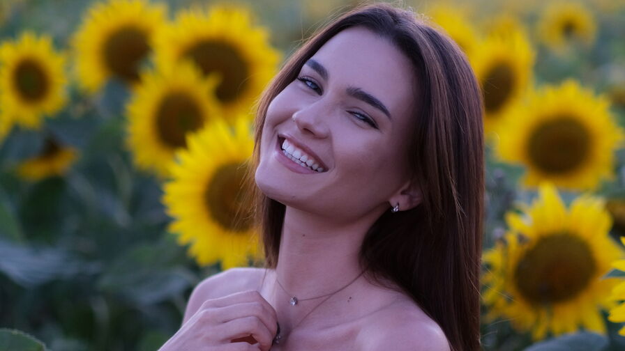 Watch PatriciaHerera on CoolMagazineOnline.com