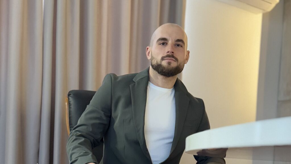 Live Chat with AdamJameson on LiveJasmin