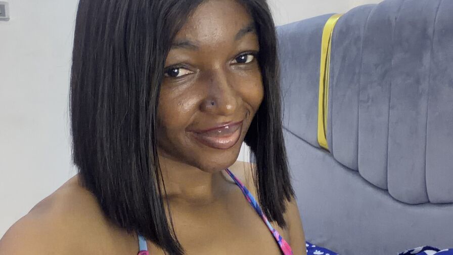 Watch EmilyPeres live on Live Cam Index