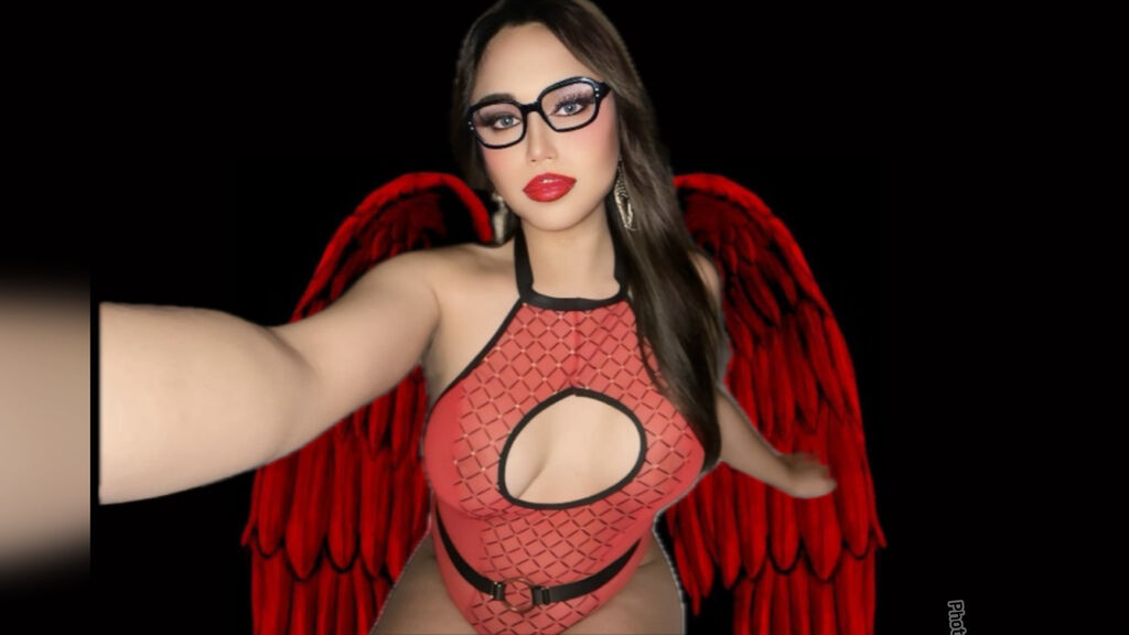 LoraConsani live cam model at LiveJasmin