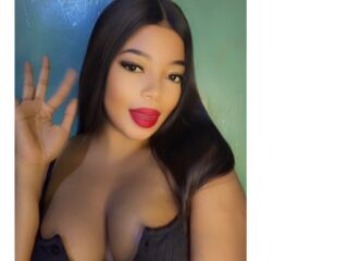 Ebony girl SarahCourt on cam today 2026-14-05