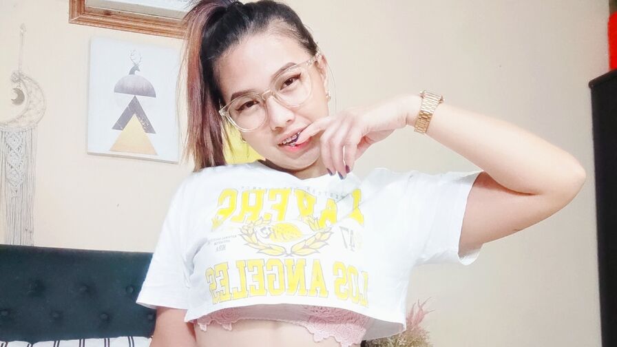 Live Sex Chat with AickaChan