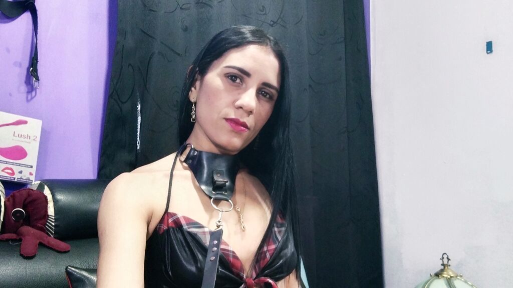 Sex chat gratuit in direct cu IsabellaEdvans pe LiveJasmin
