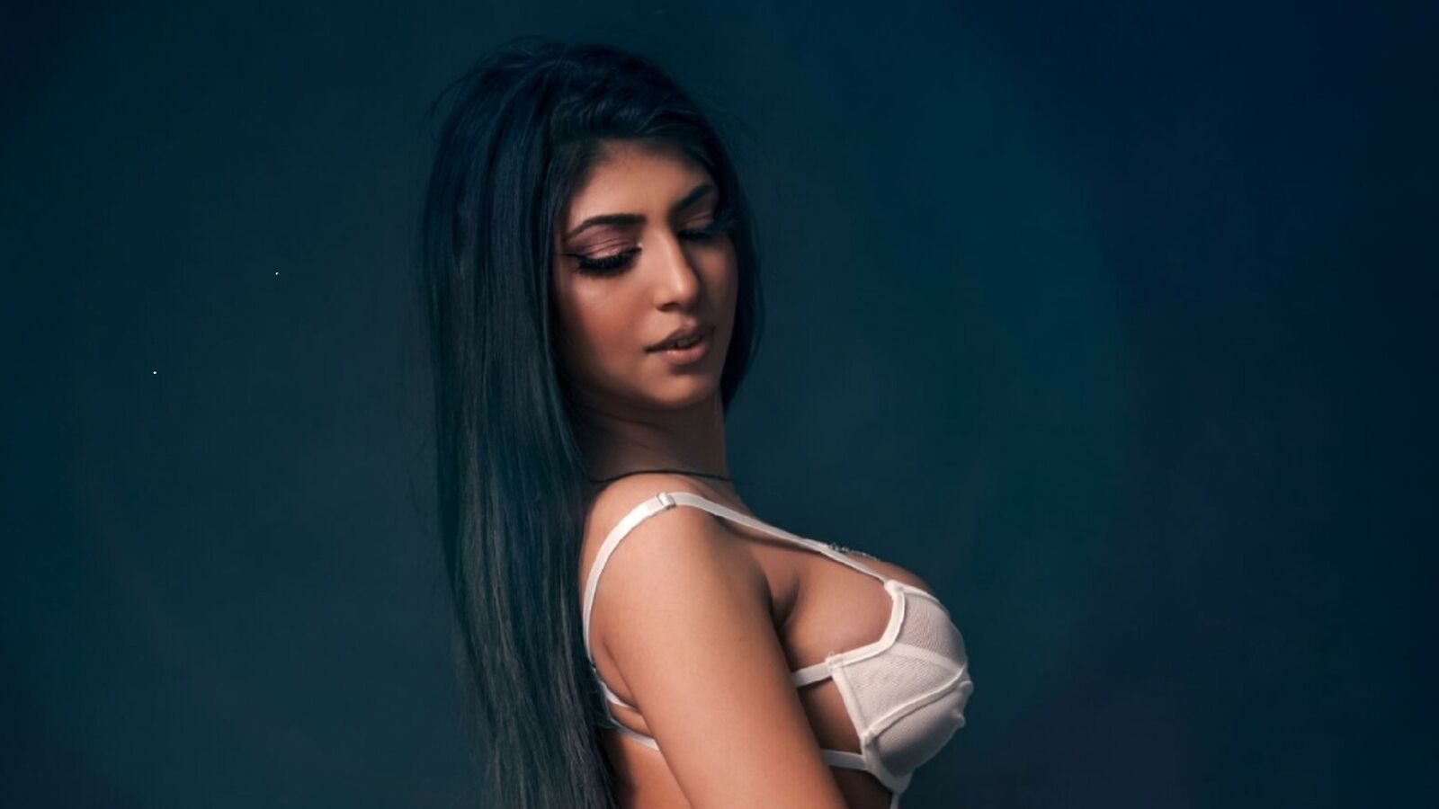 AliceVelvour erotic portrait
