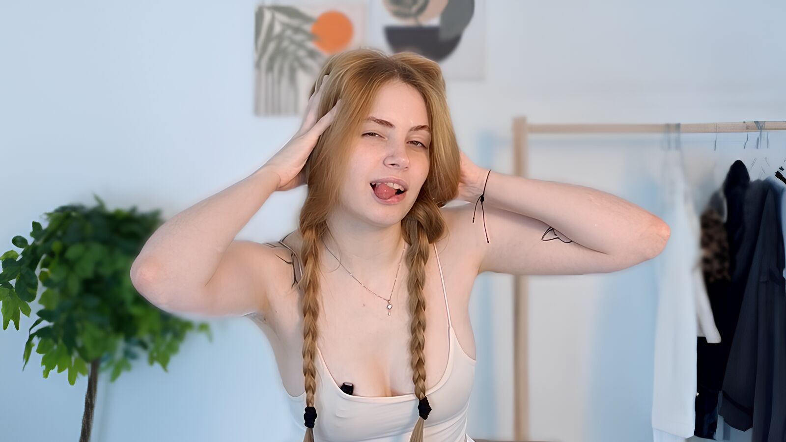 MaiaOshman erotic portrait