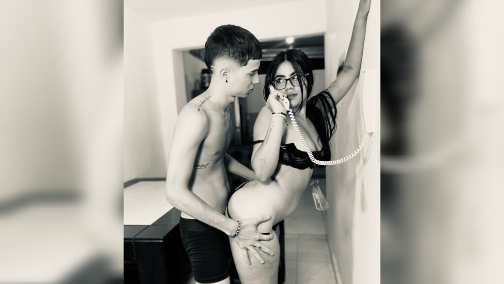 EsperanzaAndJey live cam and statistics on UnifiedCams