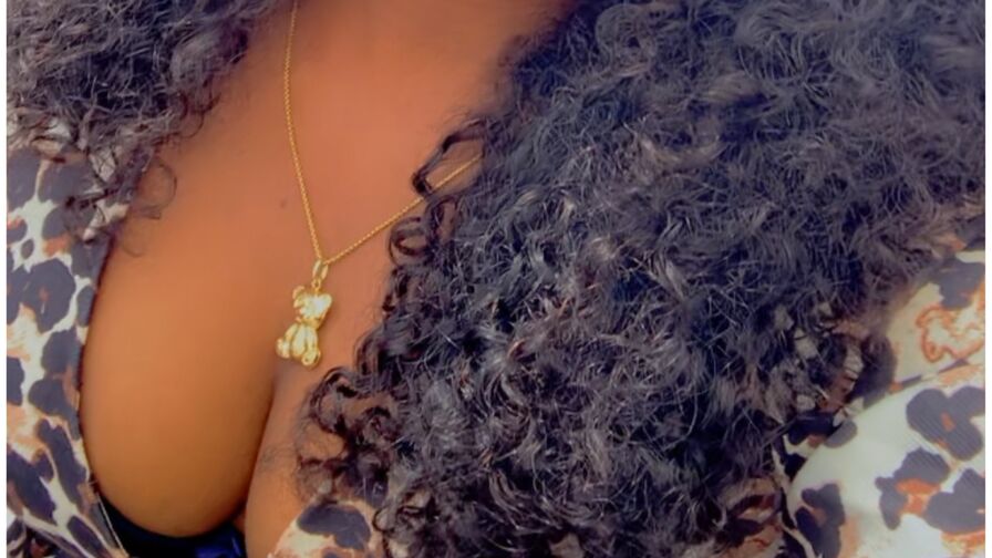 Watch VictoriaSucre live on Sex Girls Blend