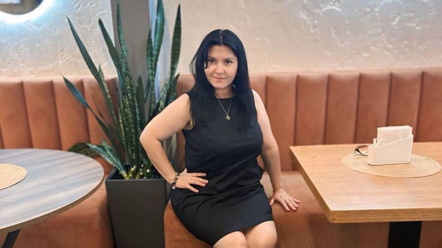 Live Sex Chat with LuisaMiller