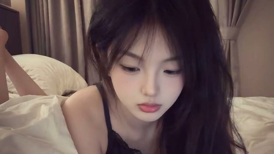 Watch WenRoss live on Fleur Mature