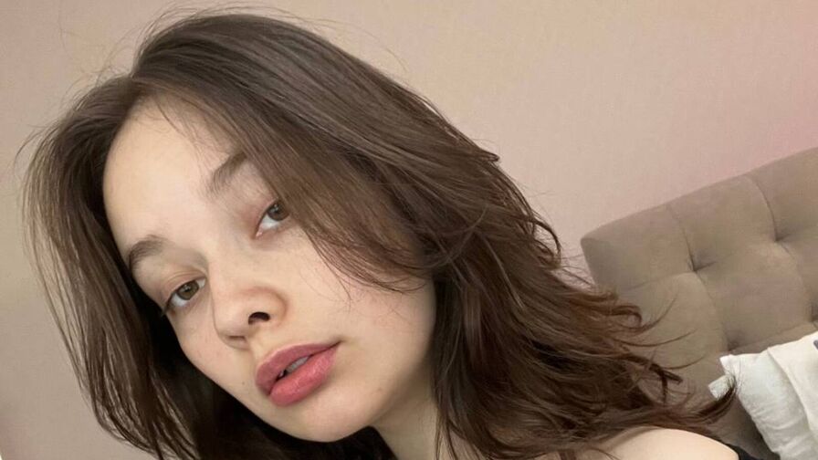 Watch EmmaHigher live on Sex Zoom