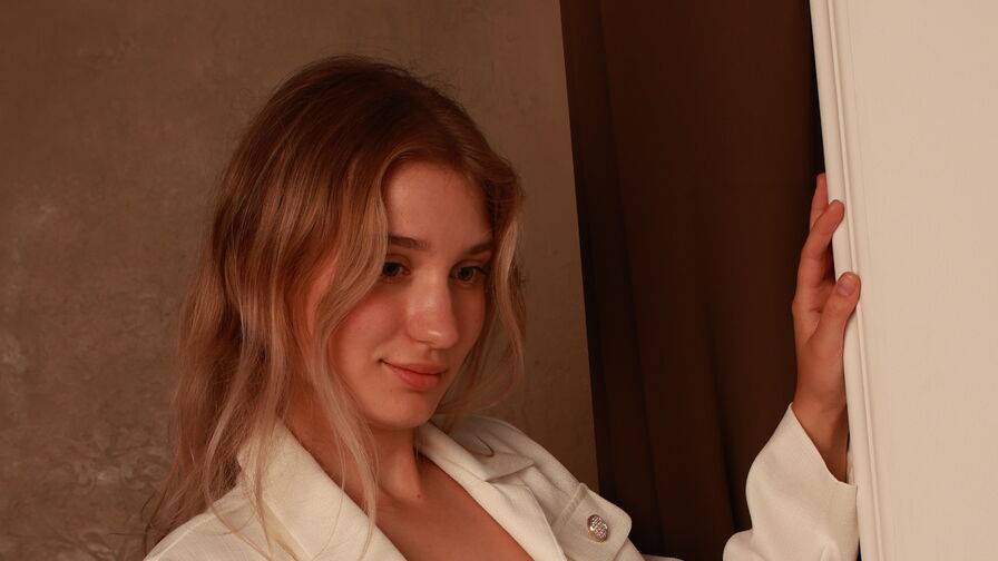 Free Live Sex Chat With MaeGoreham