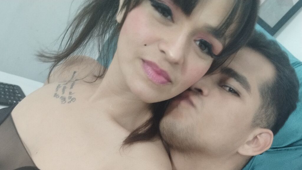 Sex chat gratuit in direct cu NicolleyHector pe LiveJasmin